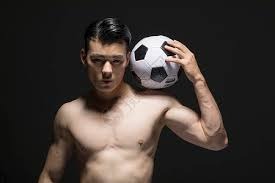 大谷翔平在 2024 年初强调，他目前的饮食结构由顶尖的营养团队全程把控