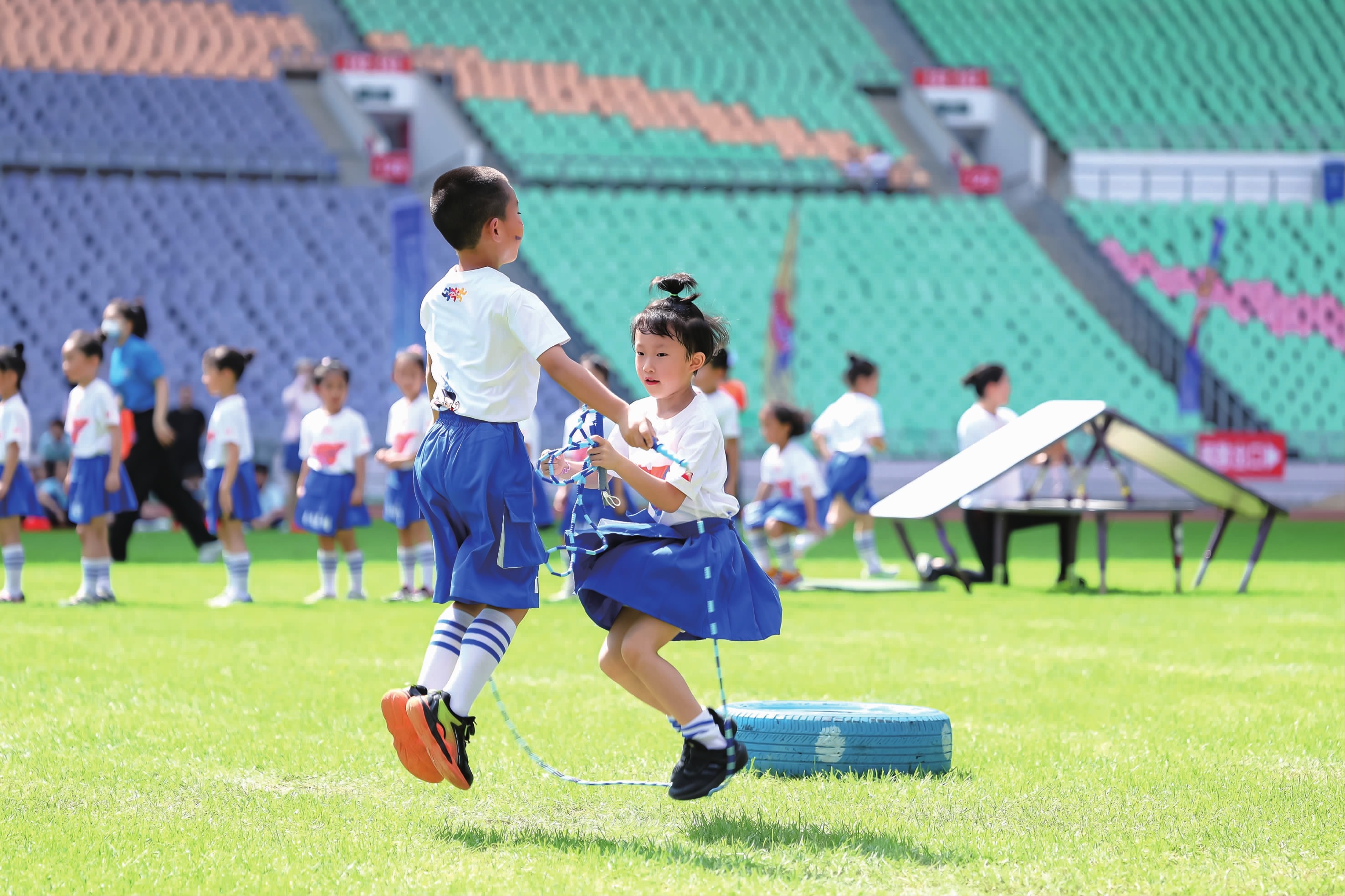 荣誉满满！38岁梅西加冕南美世预赛金靴，为生涯第30次最佳射手
